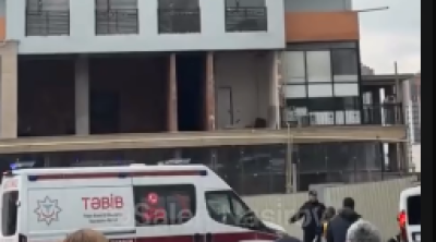 Bakıda yeni tikilmiş binada PARTLAYIŞ - Ölən var - VİDEO