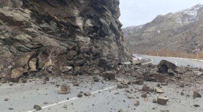 Naxçıvanda qaya uçqunu oldu &ndash; FOTO