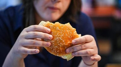 Daim aclıq hissi yaşayanlar &ndash; Bu qidalardan UZAQ DURSUNLAR!