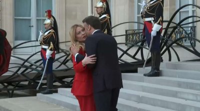 Makronun Melonini qarşılaması DİQQƏT ÇƏKDİ - VİDEO