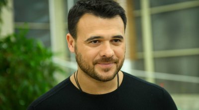 Emindən böyük jest: Bütün qonorarını onlara bağışladı