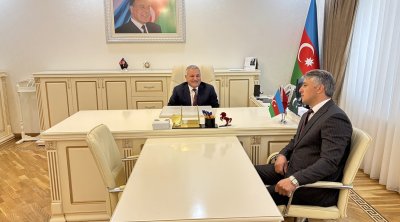 İcra başçısının bank müdiri ilə görüşü tənqid olundu - Foto-Yenilənib