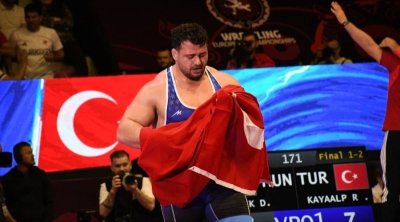 Türkiyəli güləşçi 13-cü dəfə Avropa çempionu olub