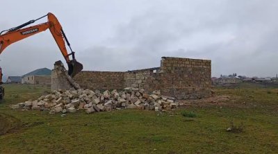 Gəncə və Göygöldə qanunsuz tikililər söküldü &ndash; FOTO/VİDEO