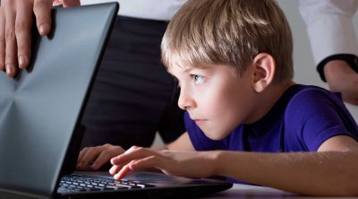 Daha bir ölkə uşaqlar üçün sosial şəbəkələri QADAĞAN EDİR