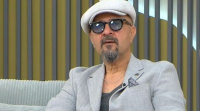 "Mənə belə sual verməyin, anam baxır" - VİDEO