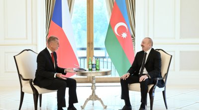 İlham Əliyevin Çexiyanın Baş naziri ilə təkbətək görüşü keçirildı &ndash; FOTO