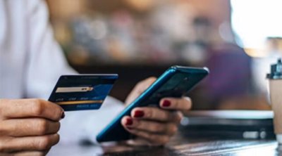 Bank borcu olan müştərinin qohumuna zəng etdi - Cərimələndi