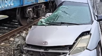 Bir gündə eyni dəmir yolu keçidində iki &ldquo;Prius&rdquo; qatarla toqquşdu &ndash; VİDEO