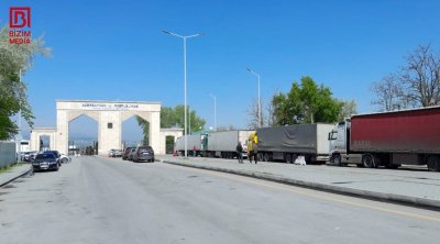Azərbaycan-Rusiya sərhədində yük avtomobillərinin uzun növbəsi YARANDI - FOTO