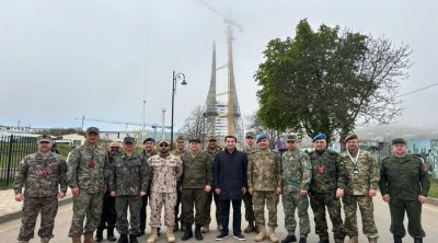 Hikmət Hacıyev Azərbaycanda akkreditə olunmuş hərbi attaşelərlə Şuşadan foto paylaşıb