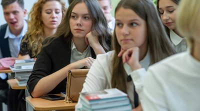 Bu ölkədə dövlət universitetləri rəqəmsal tələbə biletlərinə keçdi