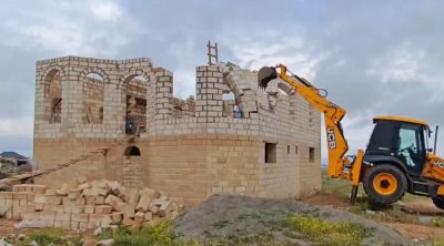 Gəncədə qanunsuz inşa olunan tikililər söküldü &ndash; FOTO/VİDEO