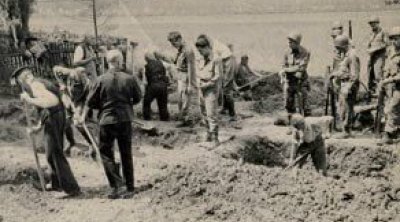 Nasistlər Krivoy Roqda insanları öz məzarlarını qazmağa məcbur edirmiş - ARXİV - FOTO