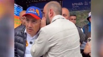 Mirzoyanın Türkiyə ilə bağlı pıçıltısı canlı efirə düşdü - VİDEO