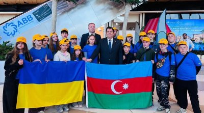 18 ukraynalı uşaq reabilitasiya üçün Bakıya gətirildi - FOTO