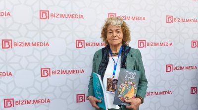 Güləmail Muradın rəhbərlik etdiyi jurnal festivalda maraqla qarşılandı - FOTO