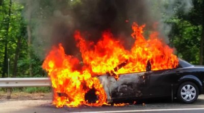 Bakıda “Opel” markalı avtomobil YANDI