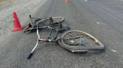 Ağsuda avtomobil velosipedçini vurdu