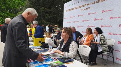 Yazıçı Zərifə Zərrinin kitabları oxucularına TƏQDİM olundu - FOTO