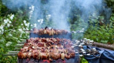 Bayram günü kabab bişirmək istəyi onlara BAHA başa gəldi - Xəstəxanalıq oldular