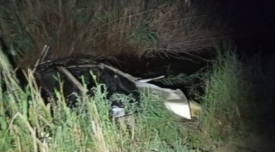 Salyanda QƏZA: minik avtomobili su kanalına aşdı - FOTO