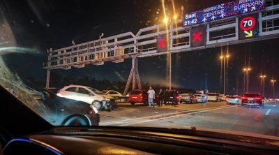 Aeroport yolunda avtomobil piyadanı vuraraq öldürdü