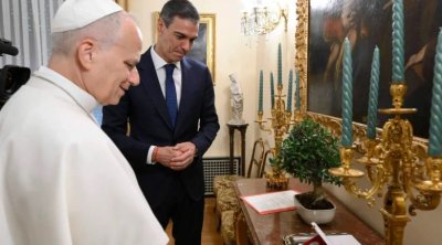 İspaniyada Roma Papasına zeytun ağacı hədiyyə edildi