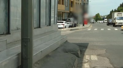 Bakıda obyekt səkini zəbt edib - Piyadalar təhlükə ilə üzləşirlər - VİDEO