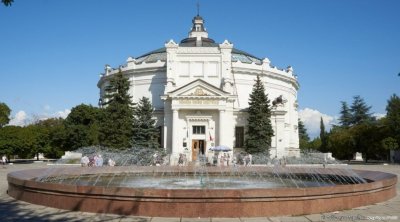 Ukrayna Sevastopolun əsas tarixi simvollarından birini məhv etdi &ndash; FOTO