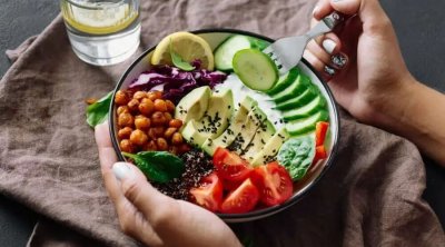 Sağlam qidalanmaq üçün beyninizi aldatmağın 7 üsulu