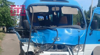 Sərnişin avtobusu &ldquo;Range Rover&rdquo;lə toqquşdu: yaralılar var - FOTO