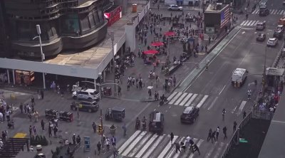 Nyu-Yorkun mərkəzi meydanına silahlı insident &ndash; ANBAAN VİDEO
