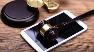 Abşeronda kişi yemək hazırlamayan arvadına telefonla vuraraq xəsarət yetirdi