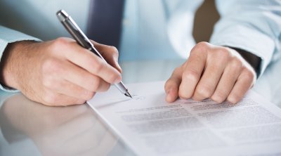 Kimlərə yeni işə başlayanda altı aydan tez məzuniyyət verilir?