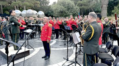 26 İyun paytaxtda möhtəşəm hərbi musiqi proqramı ilə qeyd olundu - FOTO