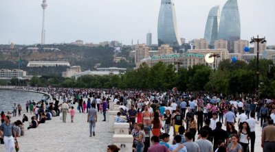 Xarici turistlər Azərbaycana axışır - VİDEO
