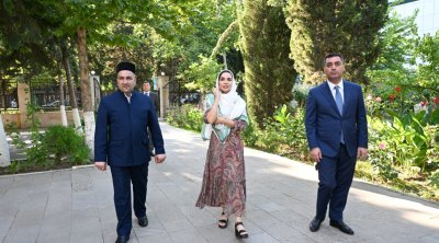 Leyla Əliyeva Yevlaxda Cümə məscidini ziyarət etdi – FOTO