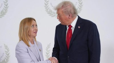 Trampdan Meloni ilə bağlı qalmaqallı paylaşım: "Yaxınlaşmasına qadağa qoyulmalıdır"