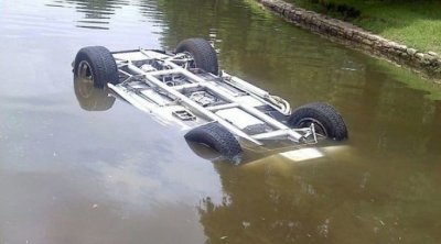 Xaçmazda avtomobil GÖLƏ DÜŞDÜ – Ölən var