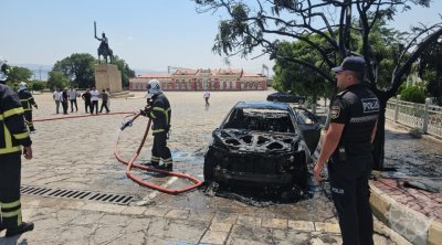 Naxçıvan şəhərində minik avtomobili yandı - FOTO
