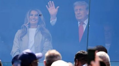 Melaniya Trampın dünya çempionatındakı geyimi müzakirə yaratdı – FOTO