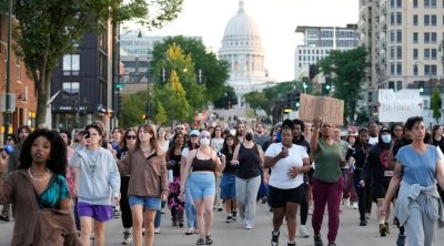 ABŞ-da polisin güllələdiyi şəxs öldü - Etiraz aksiyaları başladı – FOTO-VİDEO