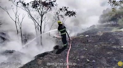 Bakıda təkər tullantıları yığılmış ərazidə yanğın söndürüldü &ndash; VİDEO