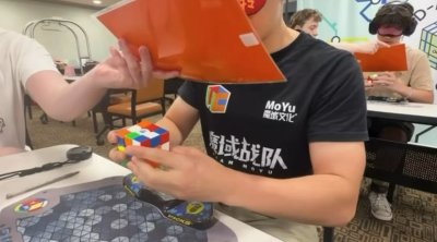 Rubik kubikini gözləri bağlı 11,56 saniyəyə yığdı - Dünya rekordunu yenilədi - VİDEO