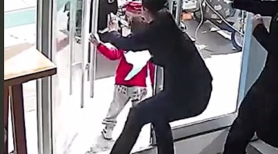 Diş həkimindən qaçan uşağın VİDEOSU sosial şəbəkələrdə viral oldu