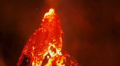 Etna vulkanı püskürdü &mdash; Kataniya hava limanında uçuşlar məhdudlaşdırıldı - VİDEO