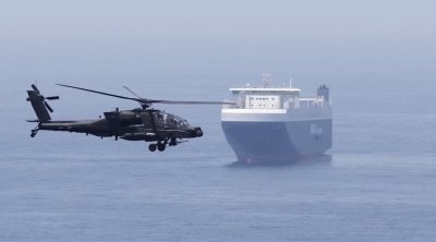 Hörmüz yaxınlığında ABŞ helikopteri Panama gəmisini atəşə tutdu