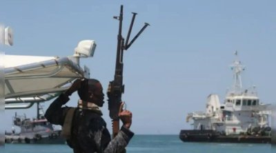 Somalidə silahlı şəxslər yük gəmisini ələ keçirdi