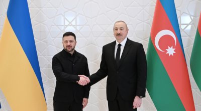 İlham Əliyev Zelenskini təbrik edib